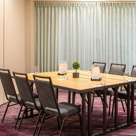 Готель Courtyard By Marriott Portland Airport Екстер'єр фото