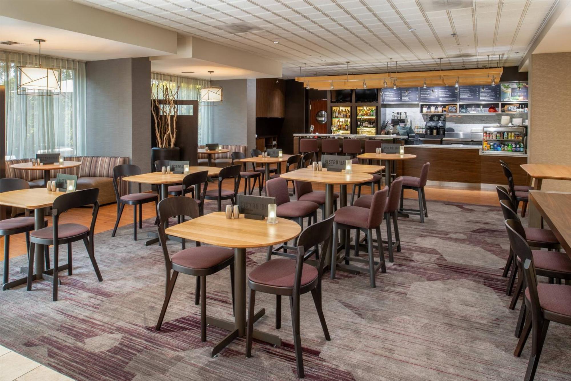 Готель Courtyard By Marriott Portland Airport Екстер'єр фото