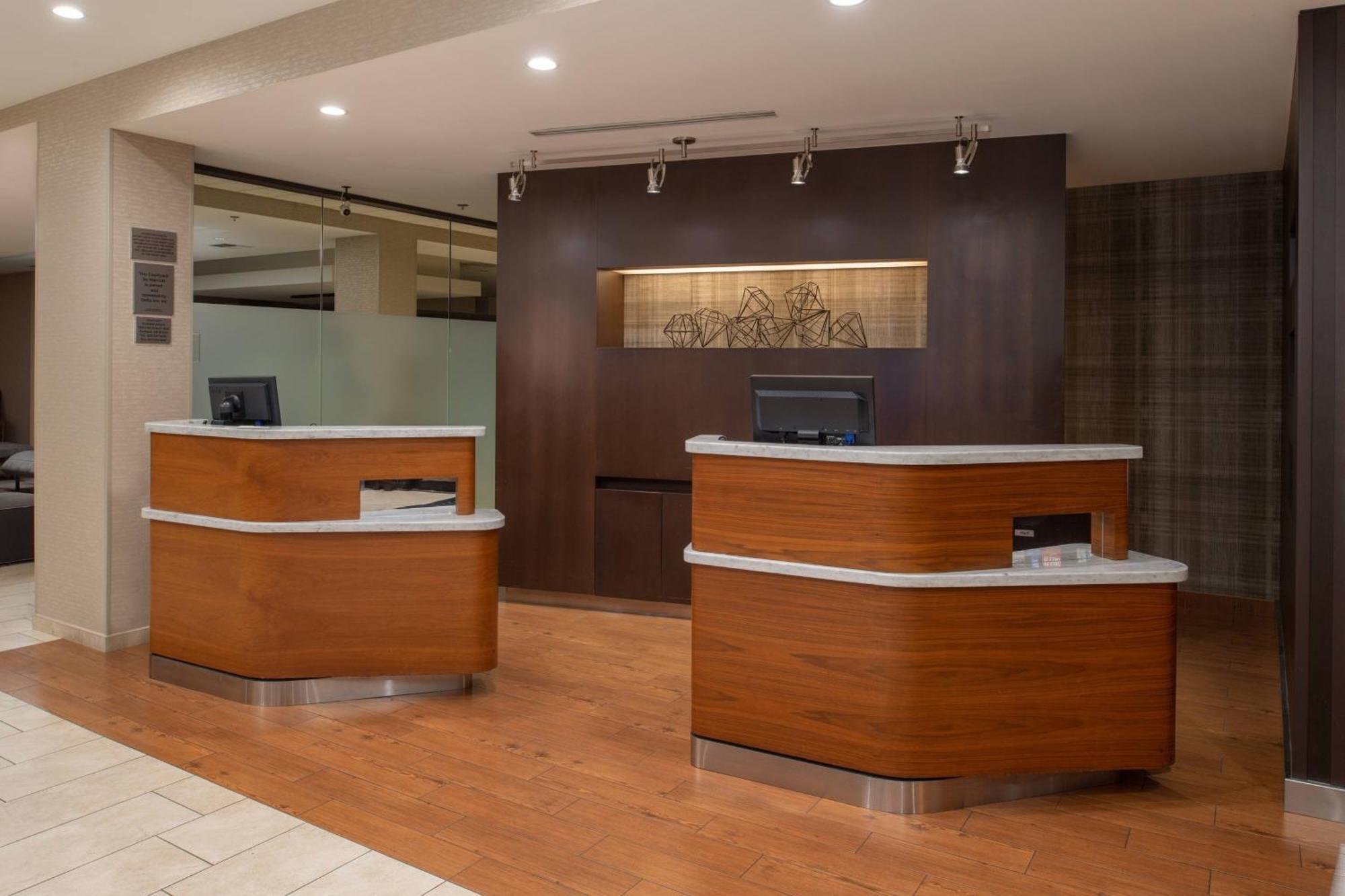 Готель Courtyard By Marriott Portland Airport Екстер'єр фото