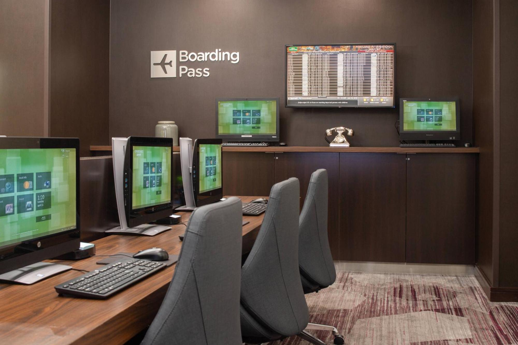 Готель Courtyard By Marriott Portland Airport Екстер'єр фото