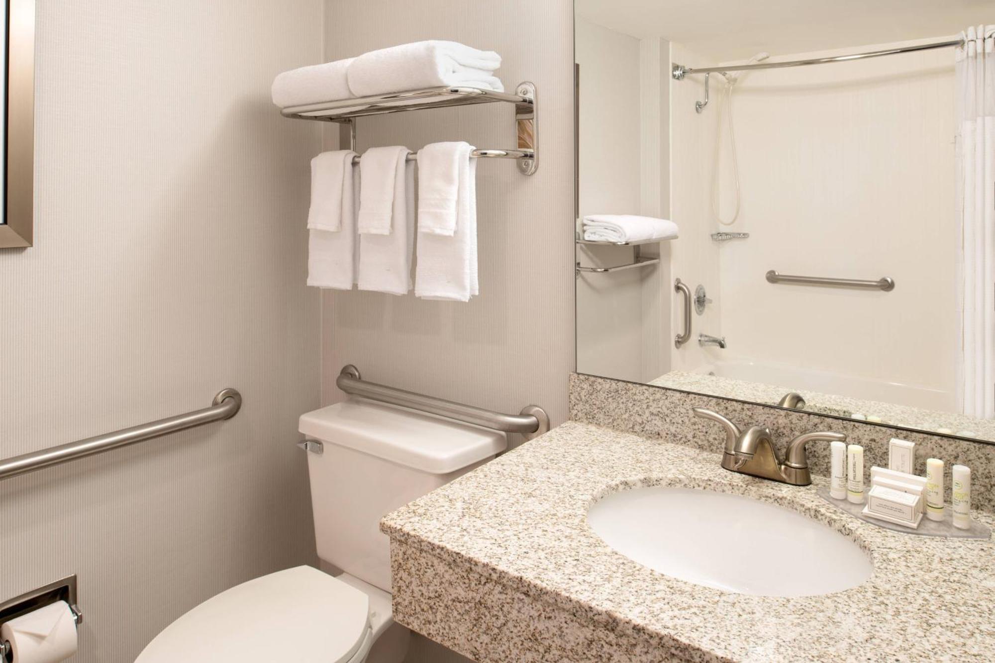 Готель Courtyard By Marriott Portland Airport Екстер'єр фото