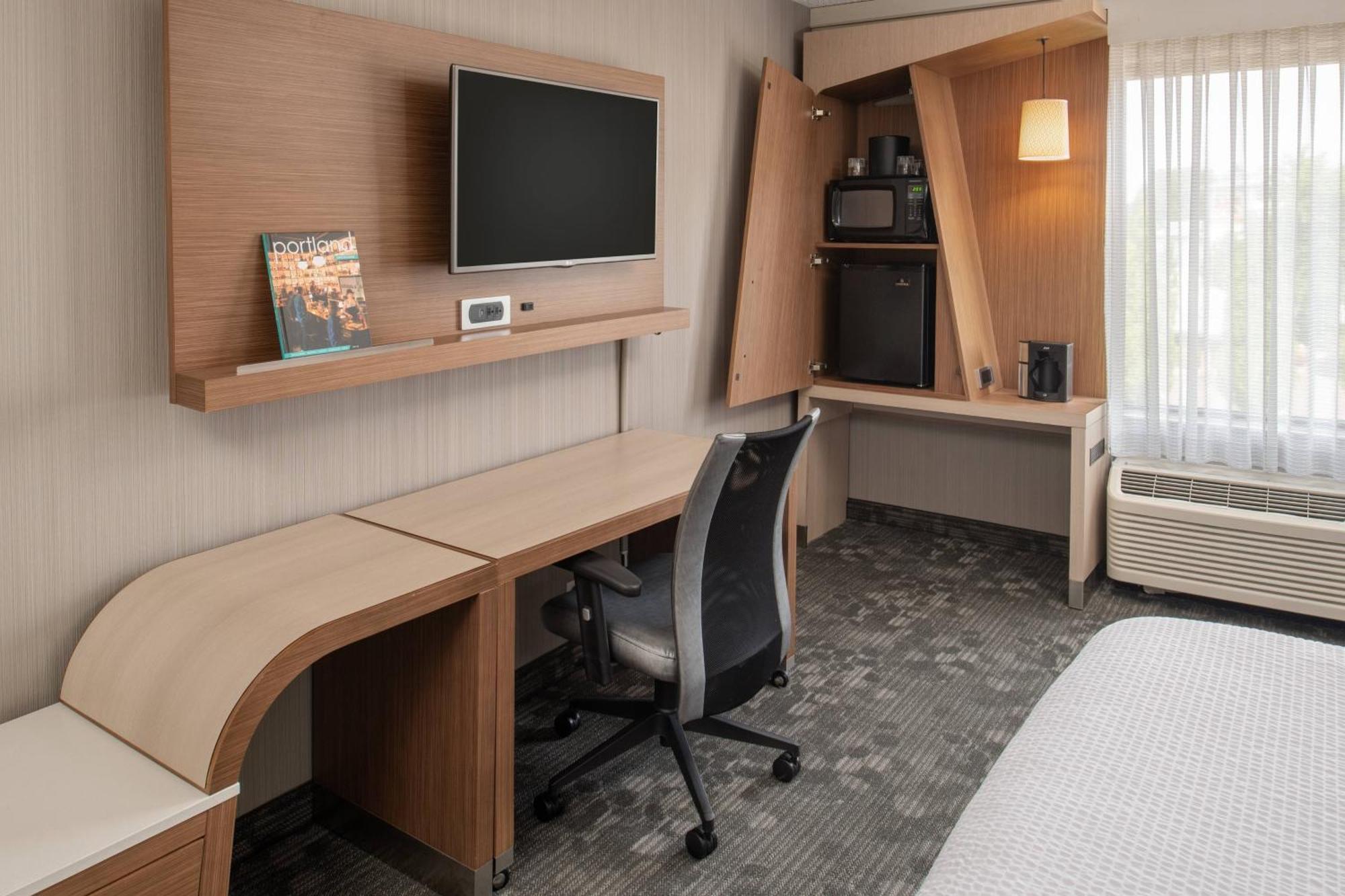Готель Courtyard By Marriott Portland Airport Екстер'єр фото